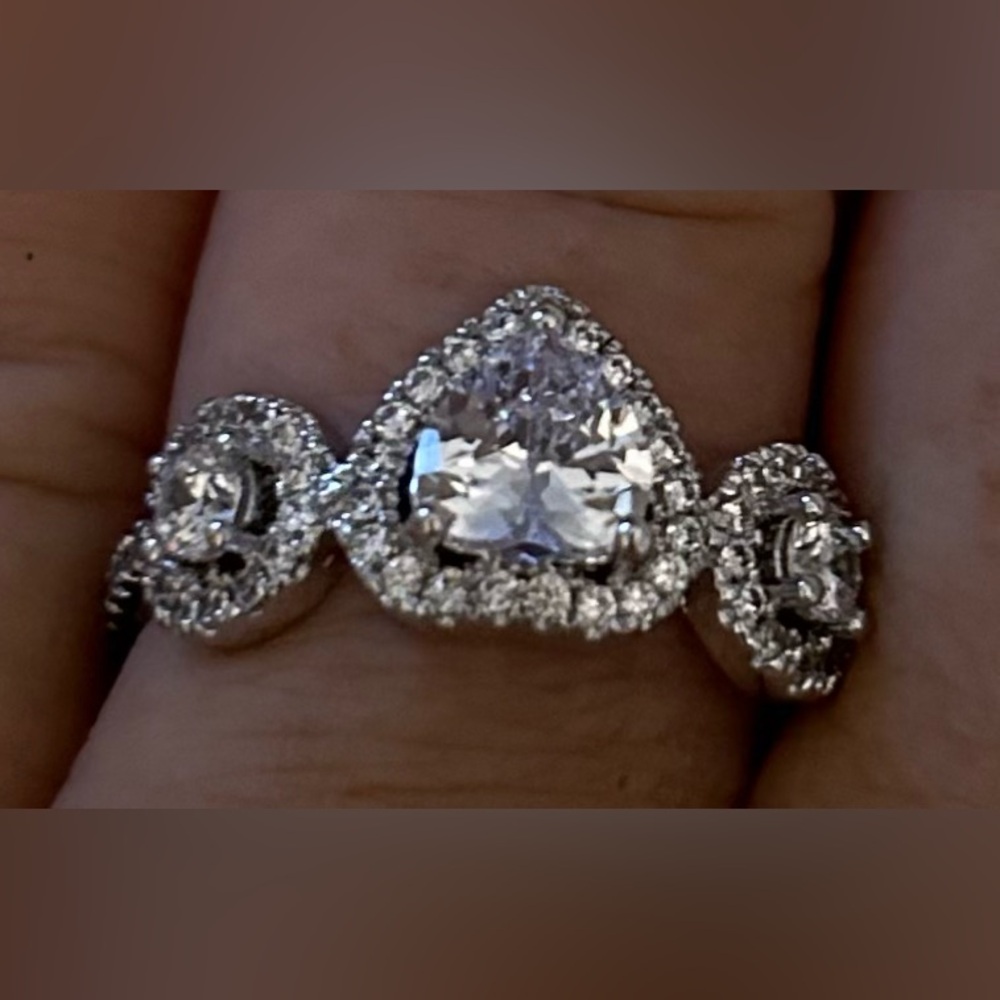 Gorgeous .923 Sterling Silver 3 Stone Heart Ring Size 7